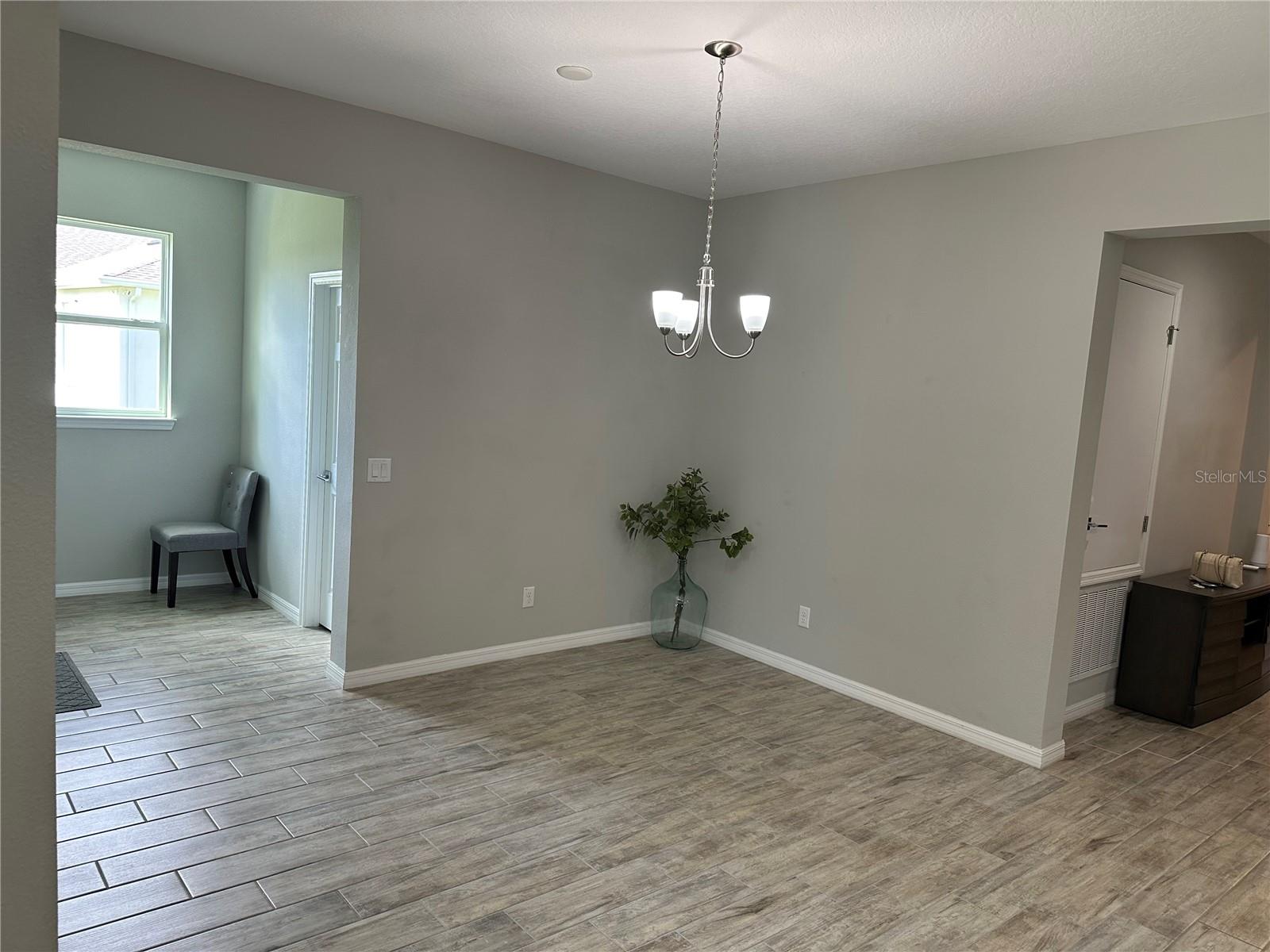 Image 9 of 27 For 2560 Grasmere View Parkway S