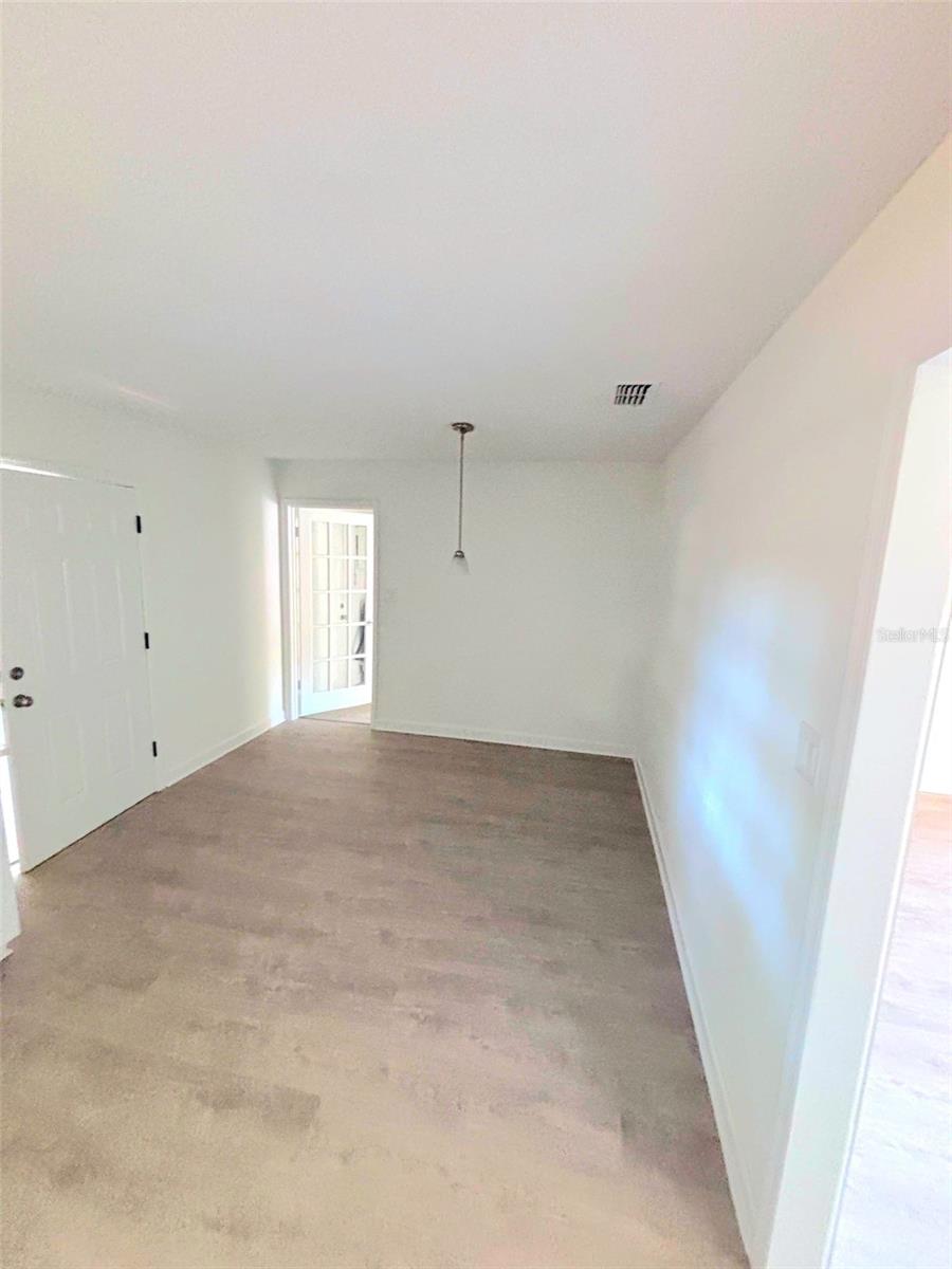 Image 15 of 34 For 720 Swiss Drive