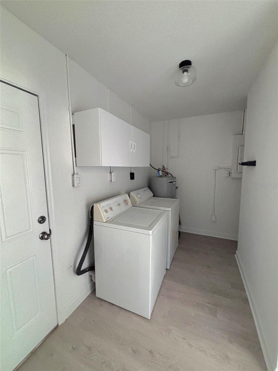 Image 16 of 34 For 720 Swiss Drive