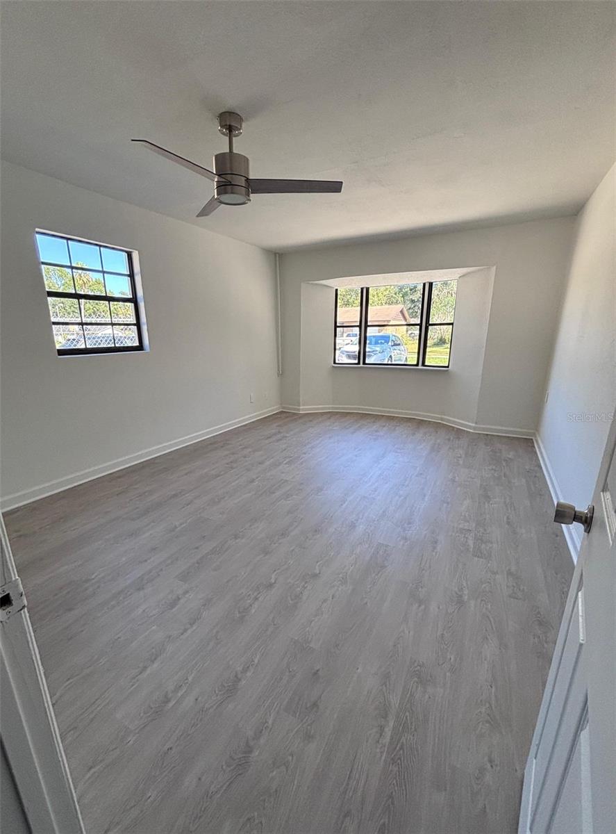 Image 18 of 34 For 720 Swiss Drive