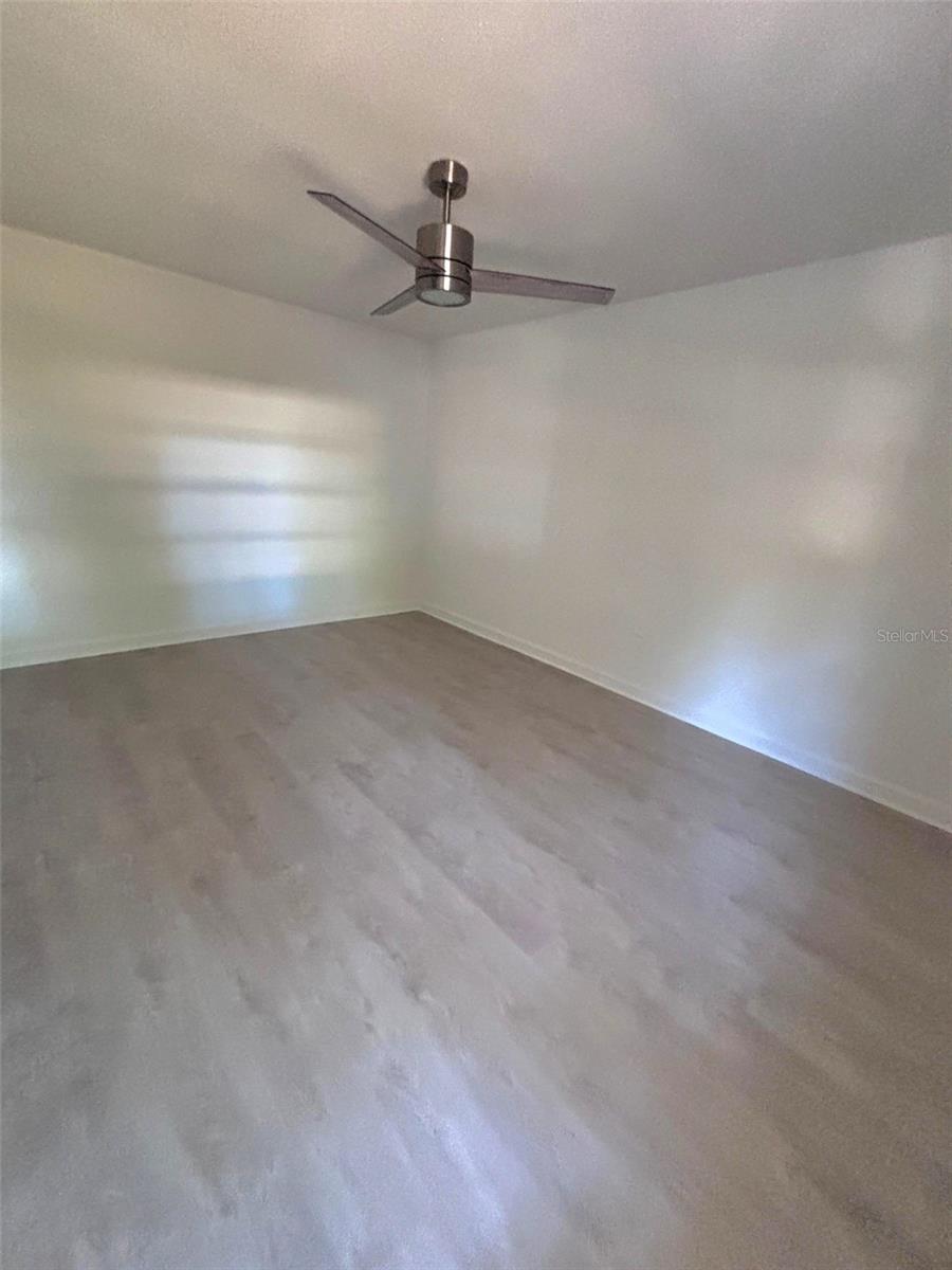 Image 19 of 34 For 720 Swiss Drive