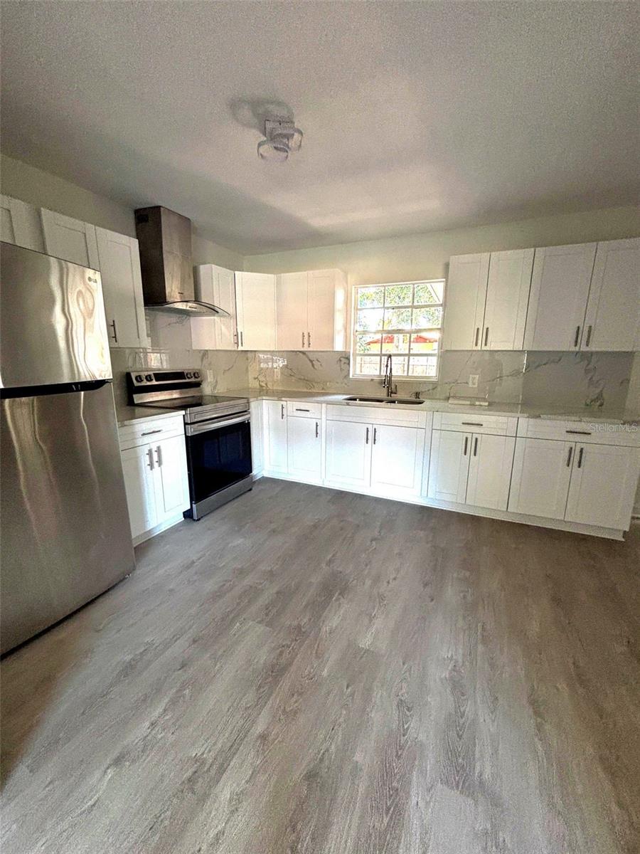 Image 4 of 34 For 720 Swiss Drive