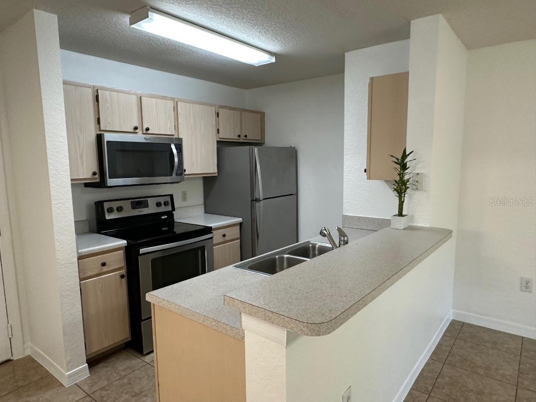 Image 2 of 22 For 5479 Vineland Road 9107