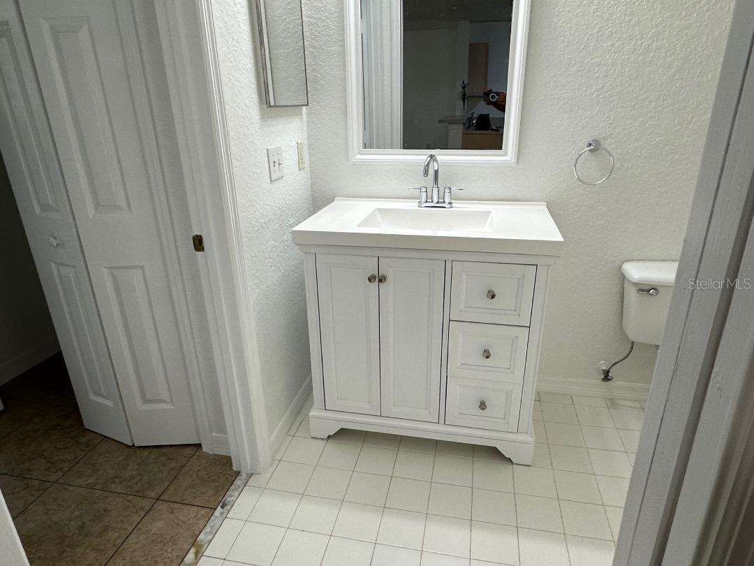 Image 7 of 22 For 5479 Vineland Road 9107