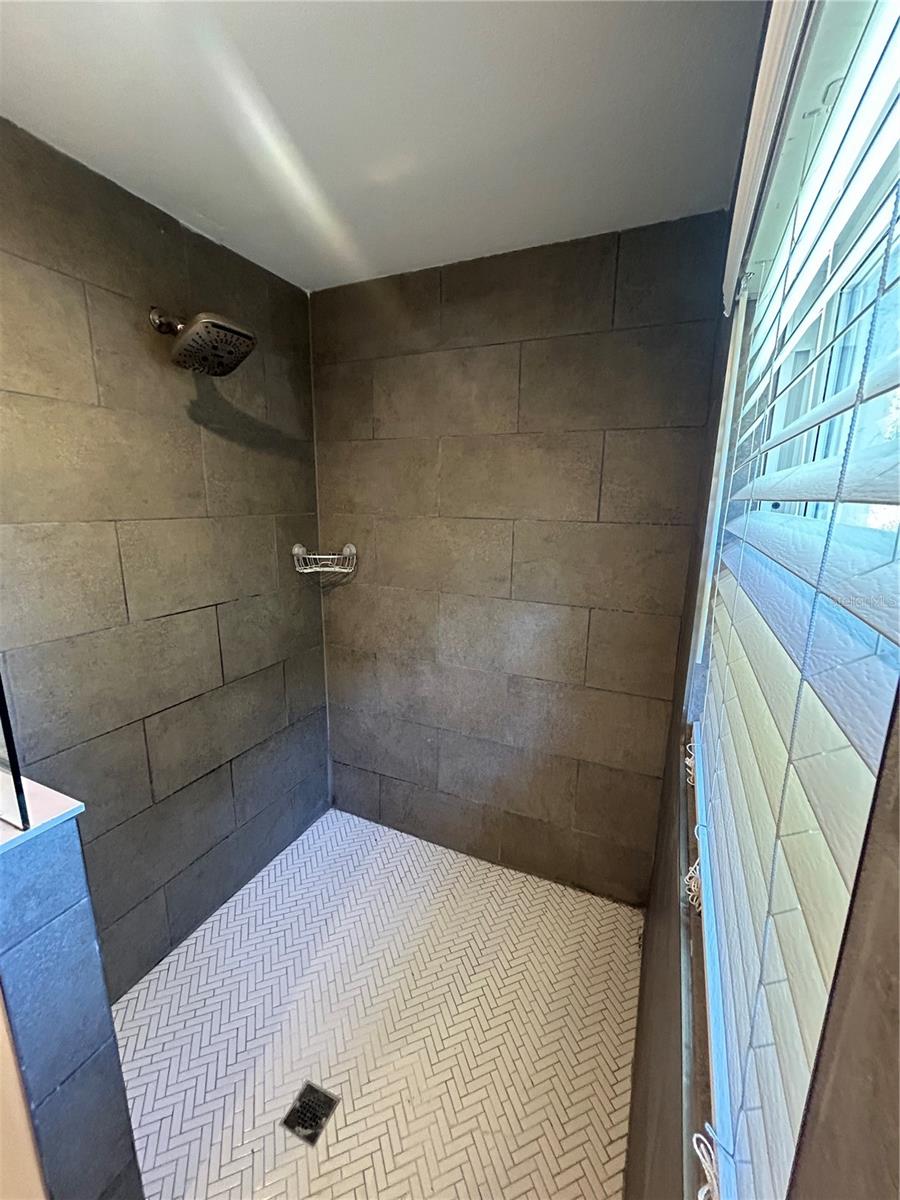 Image 19 of 34 For 917 Herman Avenue