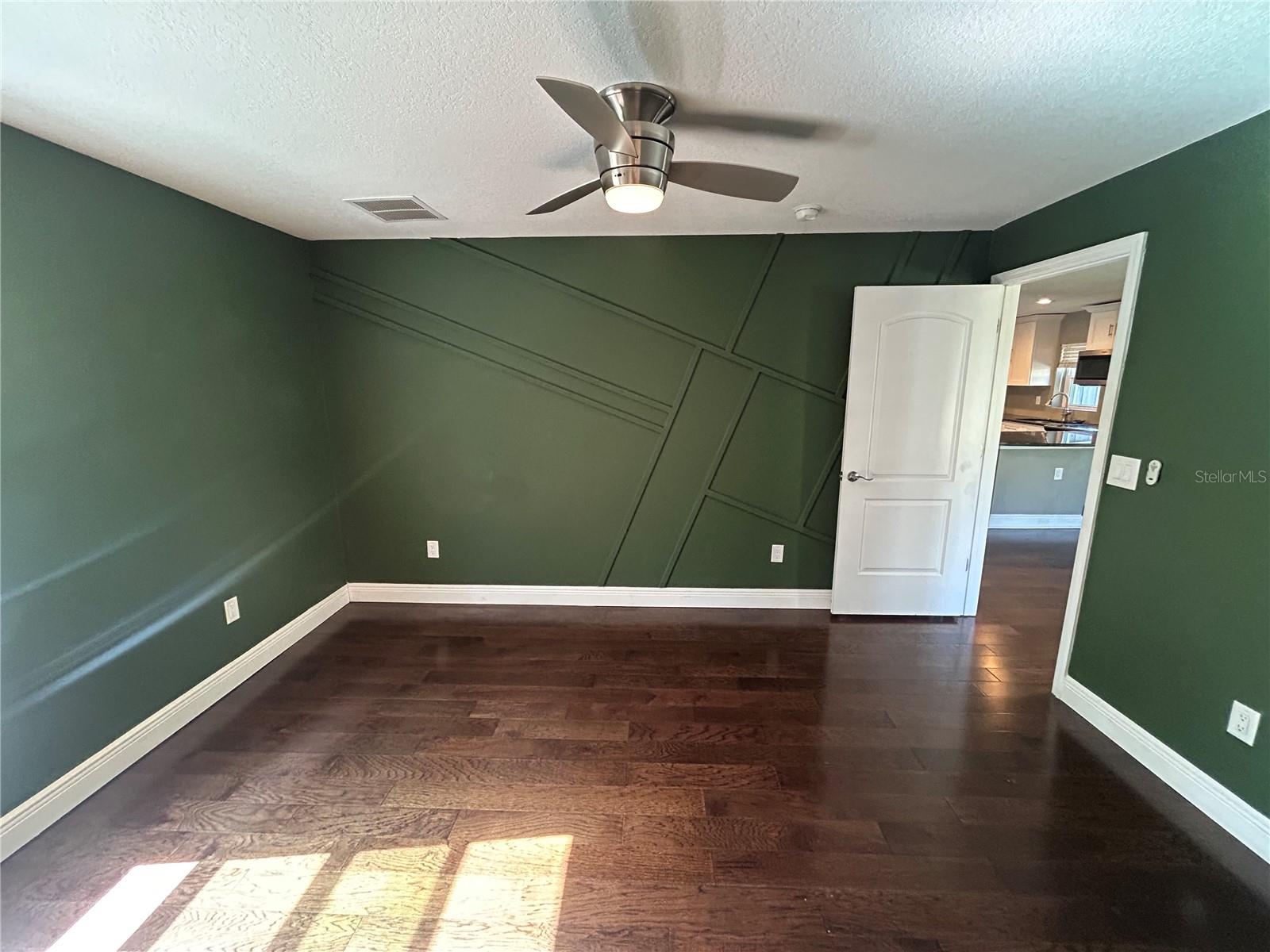 Image 20 of 34 For 917 Herman Avenue