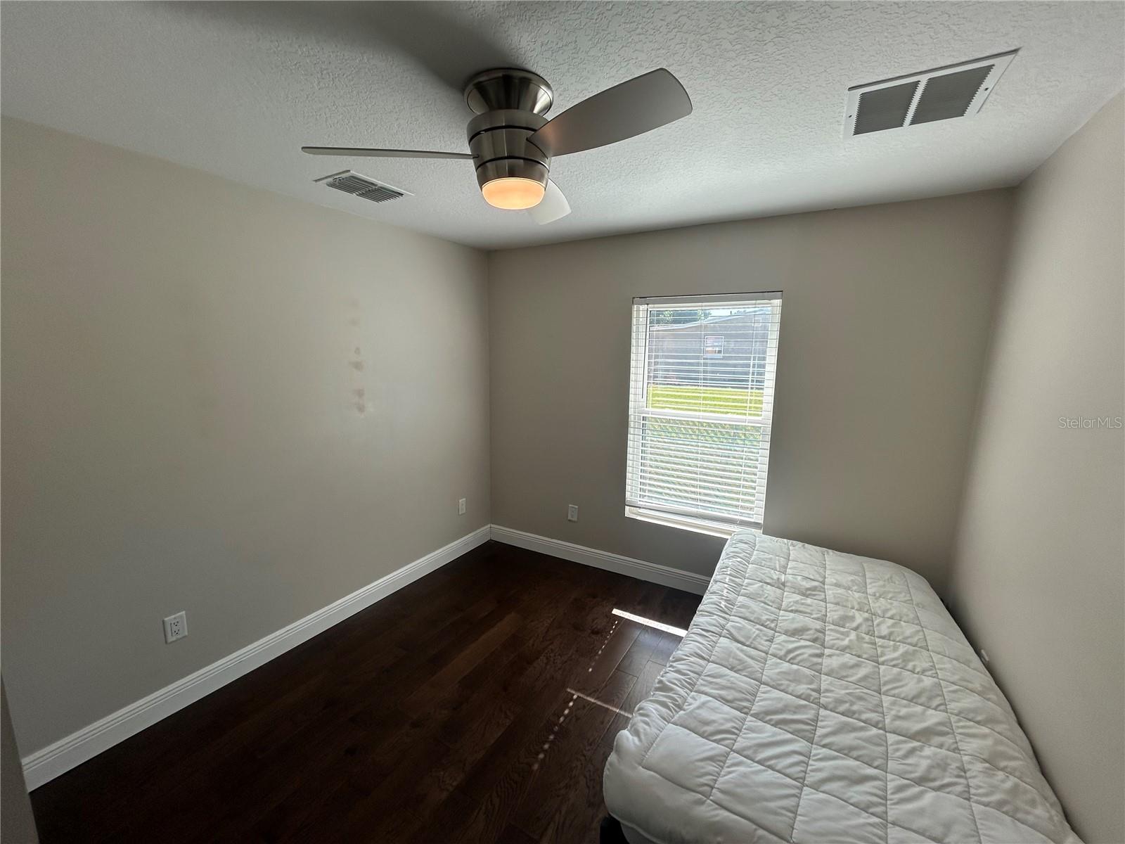 Image 25 of 34 For 917 Herman Avenue