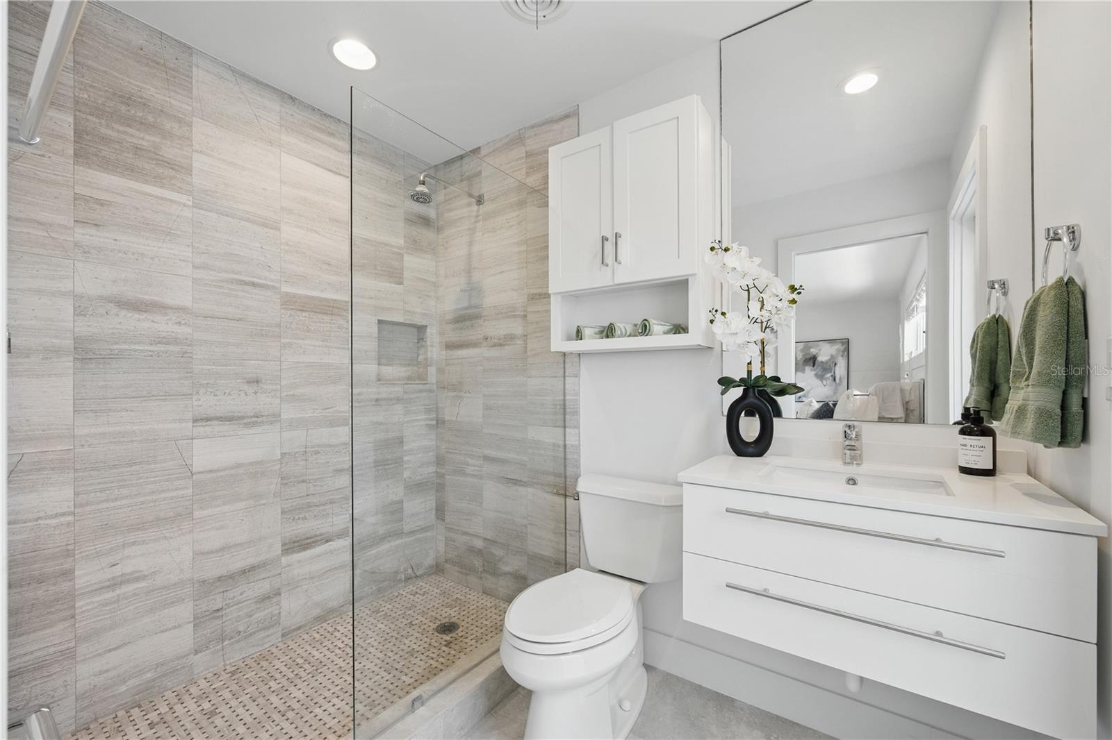 Image 14 of 21 For 3528 Casablanca Avenue