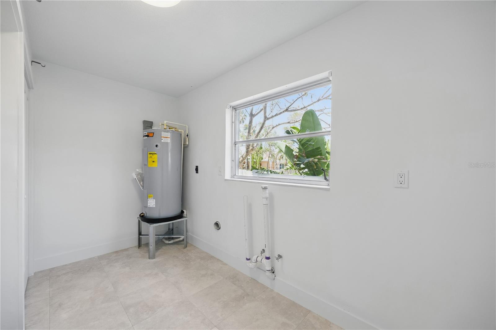 Image 17 of 21 For 3528 Casablanca Avenue