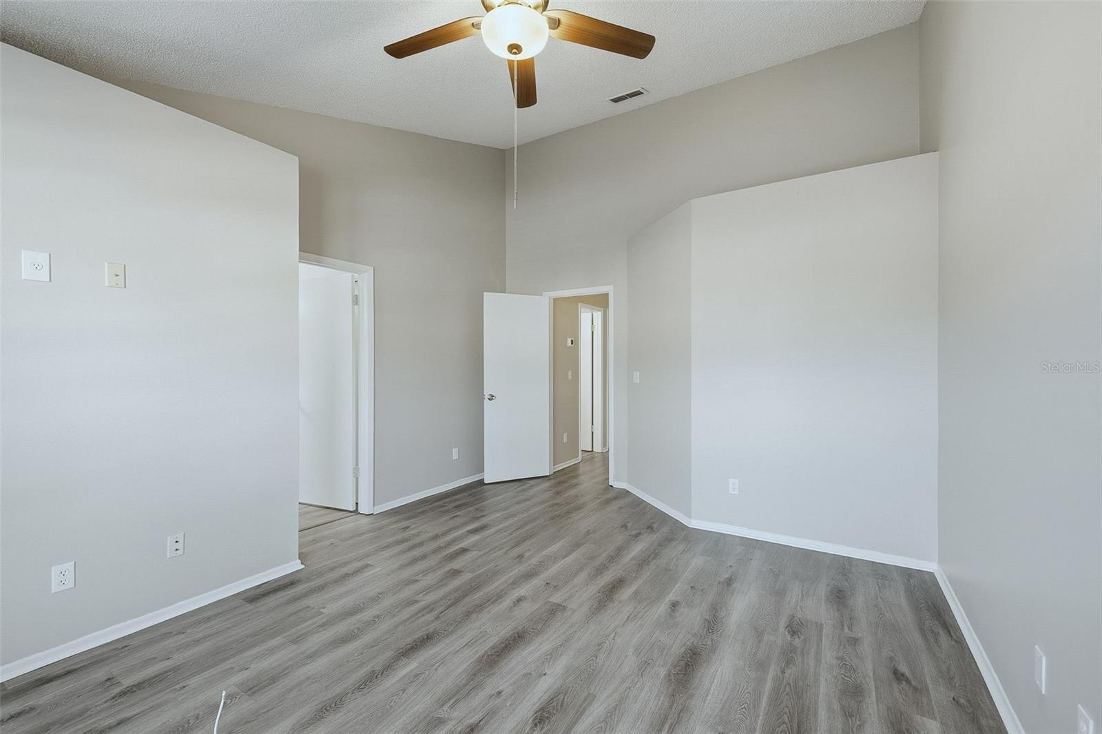 Image 33 of 43 For 2530 Lancaster Court