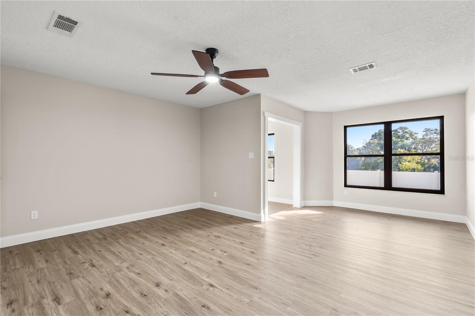 Image 19 of 48 For 8644 Shenna Court