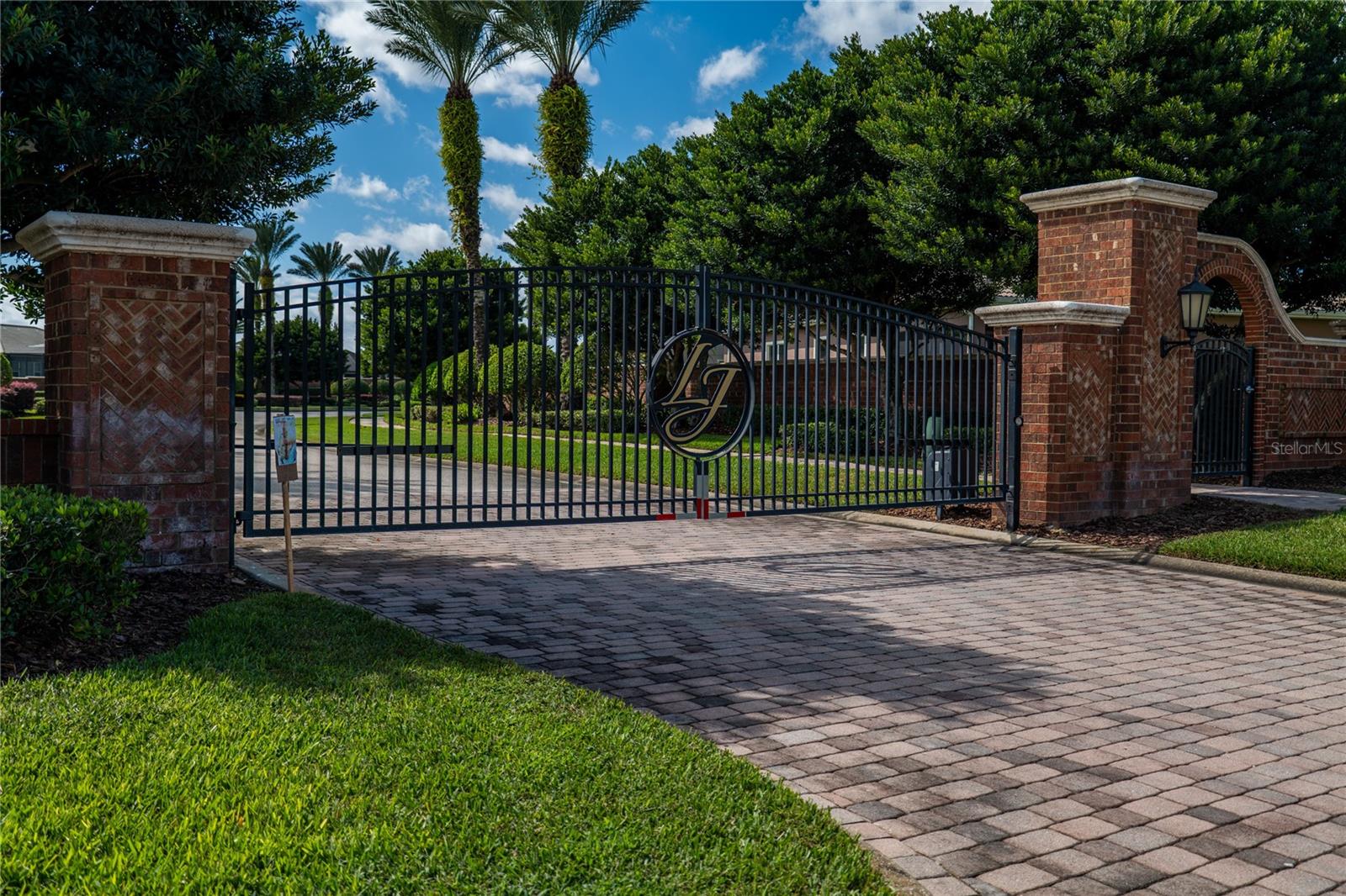 Image 35 of 45 For 221 Lake Vista Drive