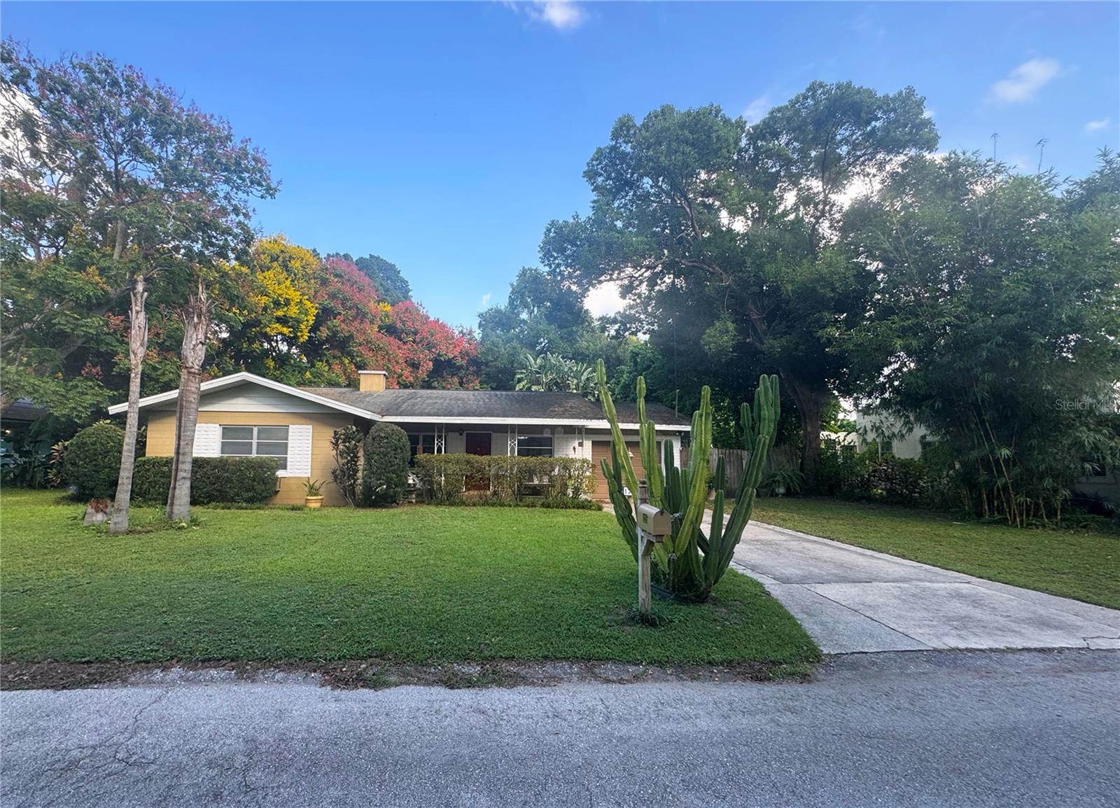 Image 8 of 8 For 1215 Groveland Avenue