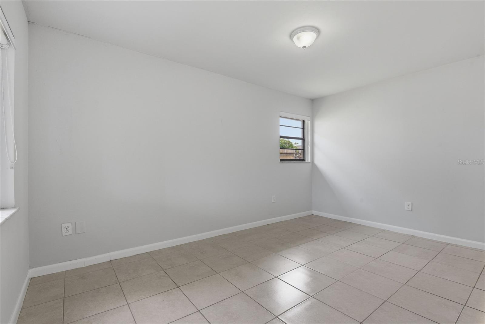 Image 7 of 27 For 20957 124th Avenue Road