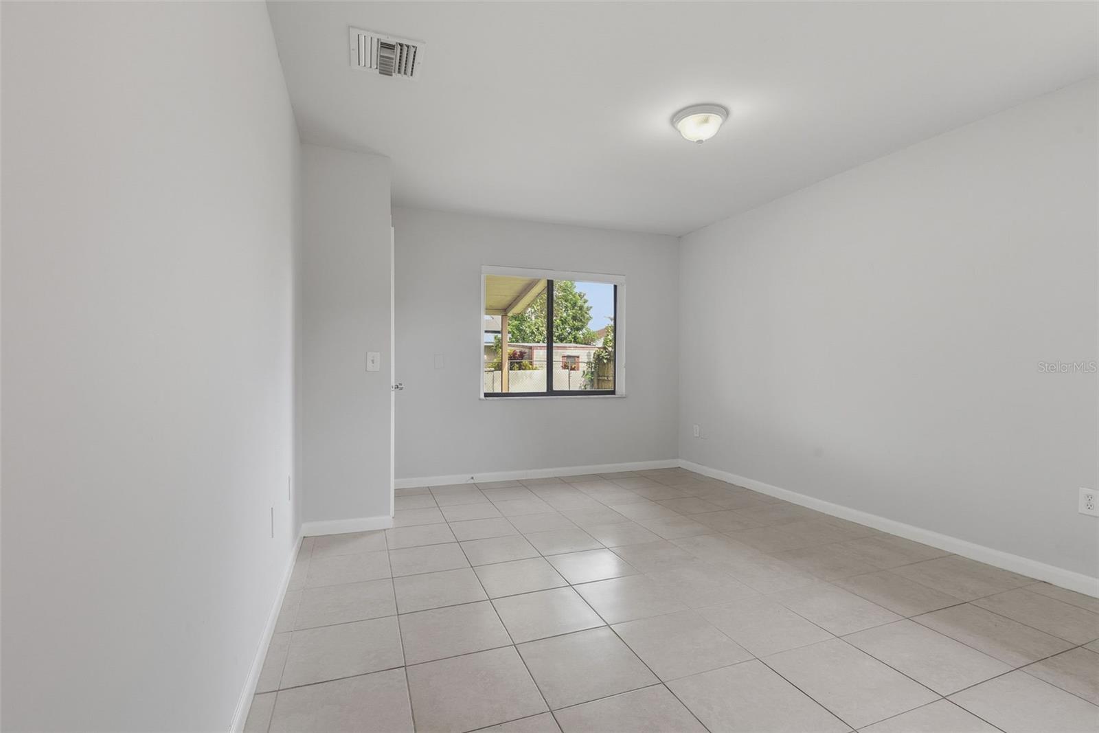 Image 9 of 27 For 20957 124th Avenue Road