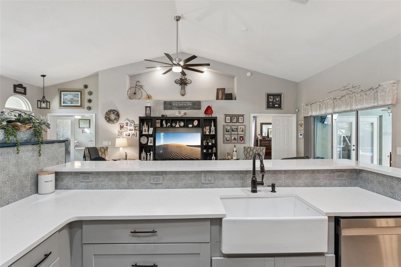 Image 11 of 43 For 304 Sabal Springs Court