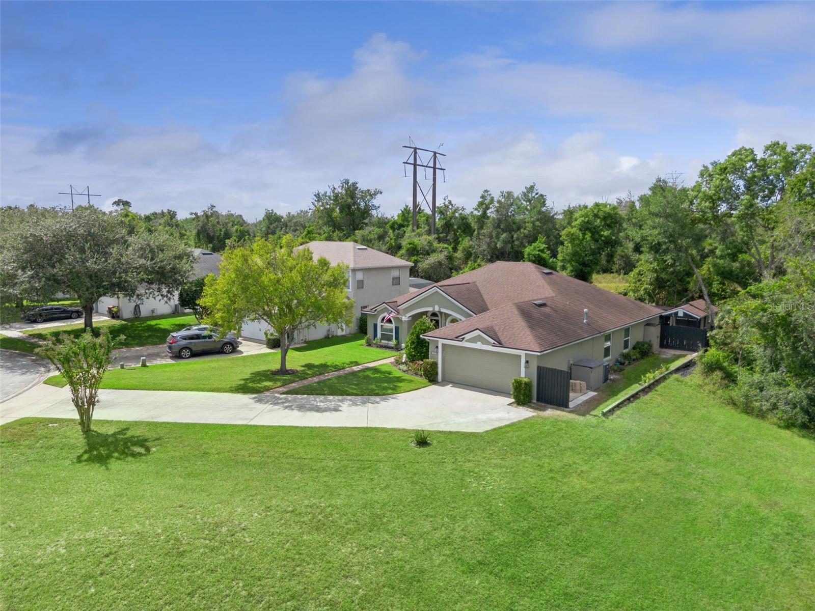 Image 4 of 43 For 304 Sabal Springs Court