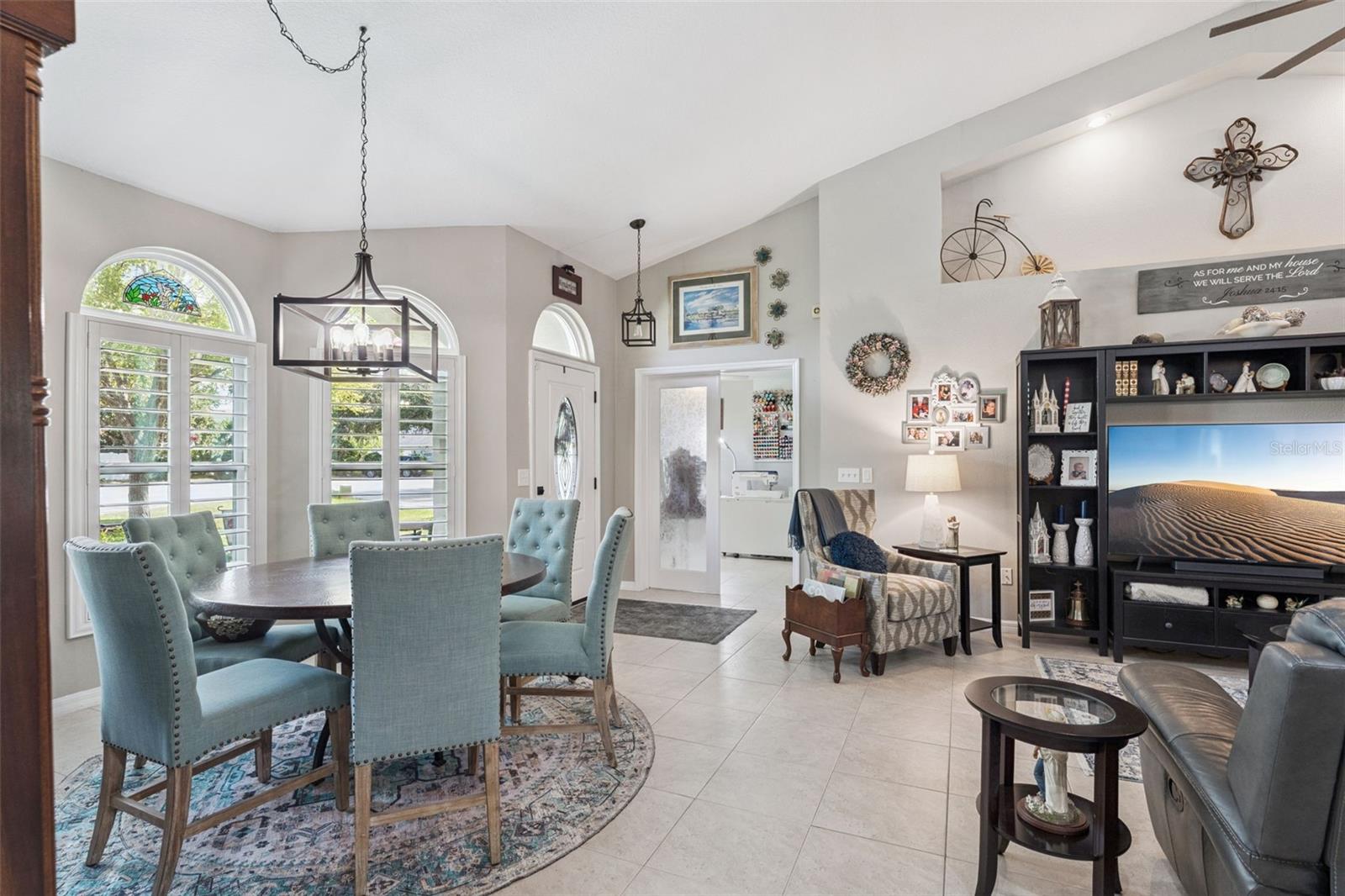 Image 8 of 43 For 304 Sabal Springs Court