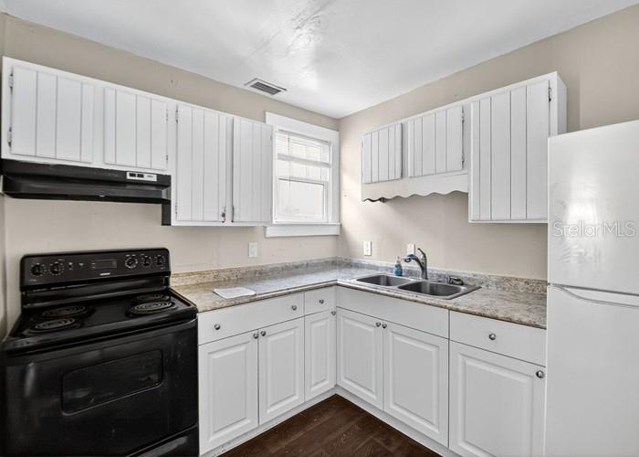 Image 10 of 20 For 319 Hollywood Avenue