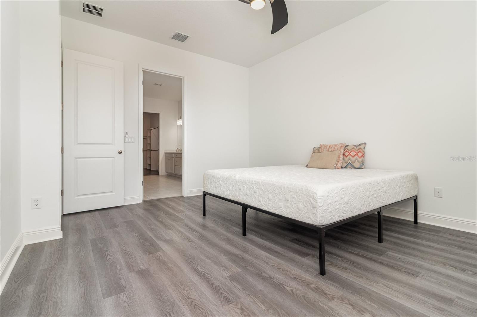 Image 24 of 66 For 15701 Vetta Drive