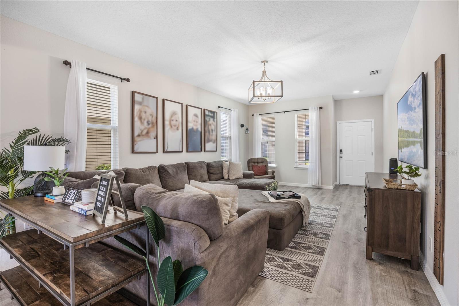 Image 2 of 33 For 242 Aberdeen Street