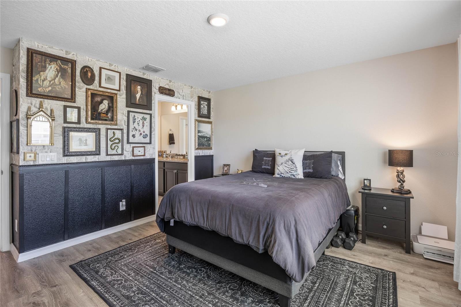 Image 20 of 33 For 242 Aberdeen Street