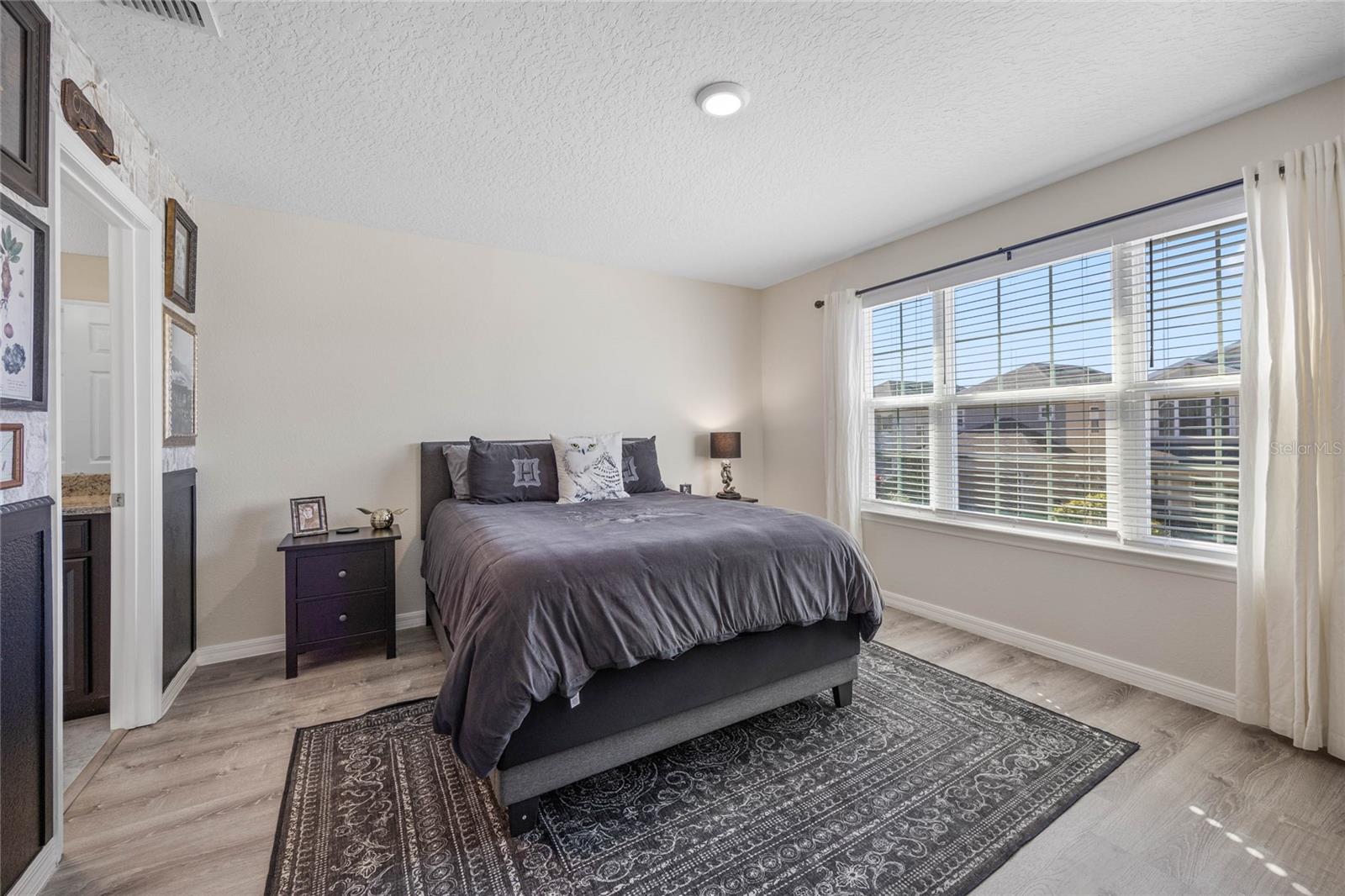 Image 21 of 33 For 242 Aberdeen Street