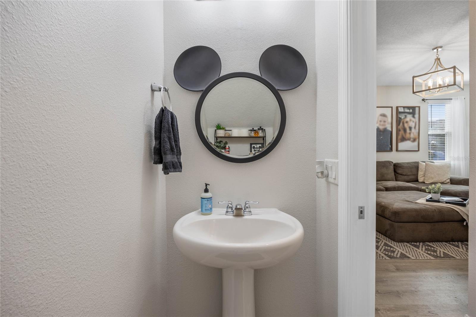 Image 25 of 33 For 242 Aberdeen Street