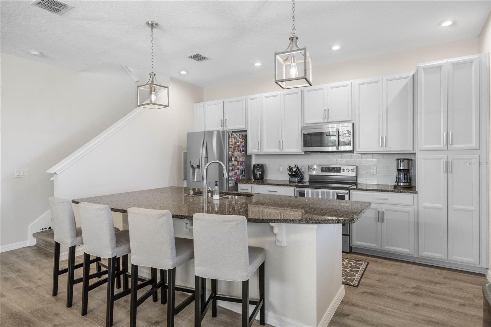 Image 8 of 33 For 242 Aberdeen Street