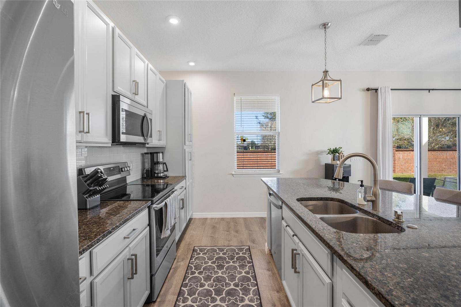 Image 9 of 33 For 242 Aberdeen Street