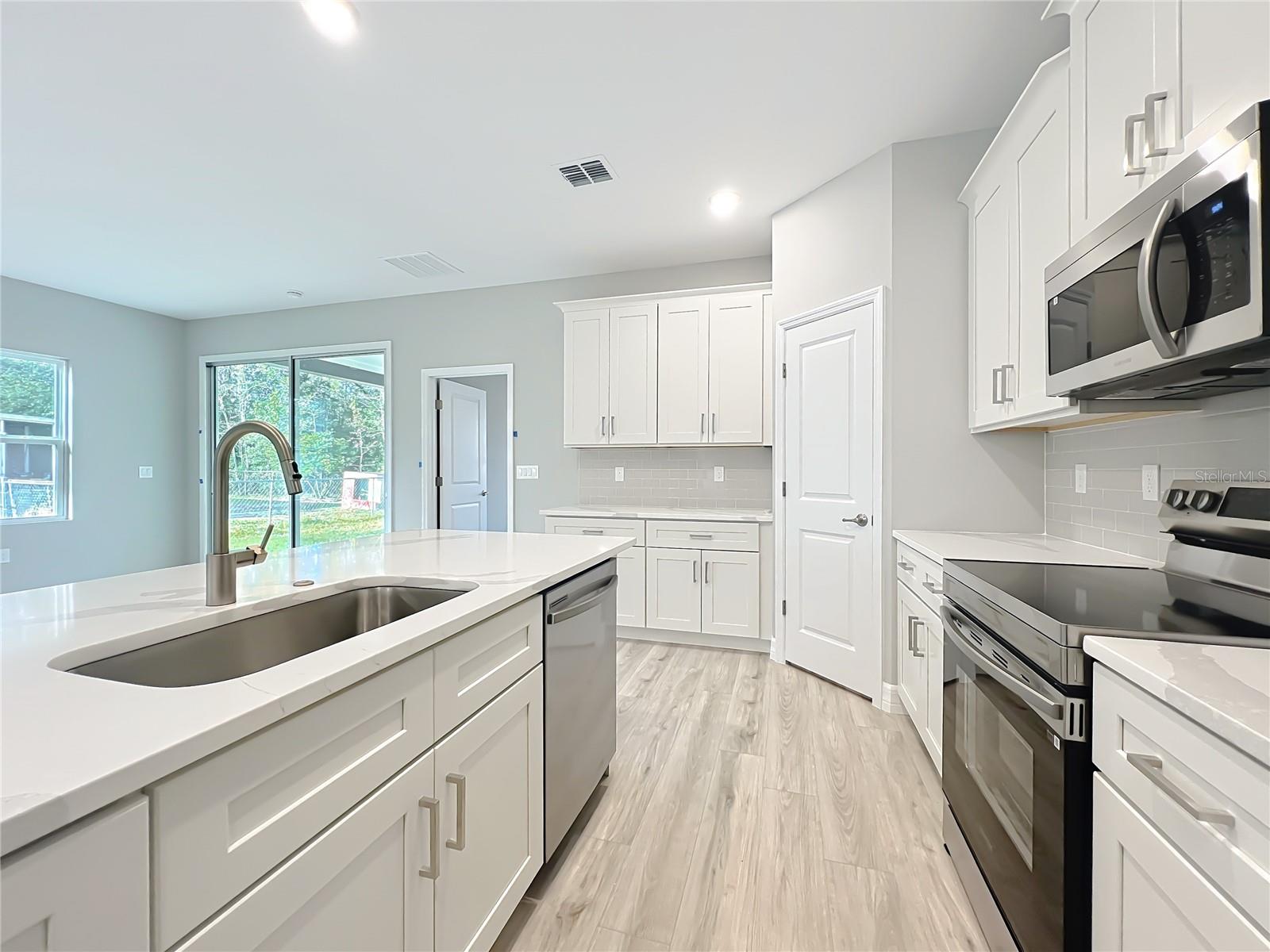 Image 6 of 36 For 6652 129th Loop