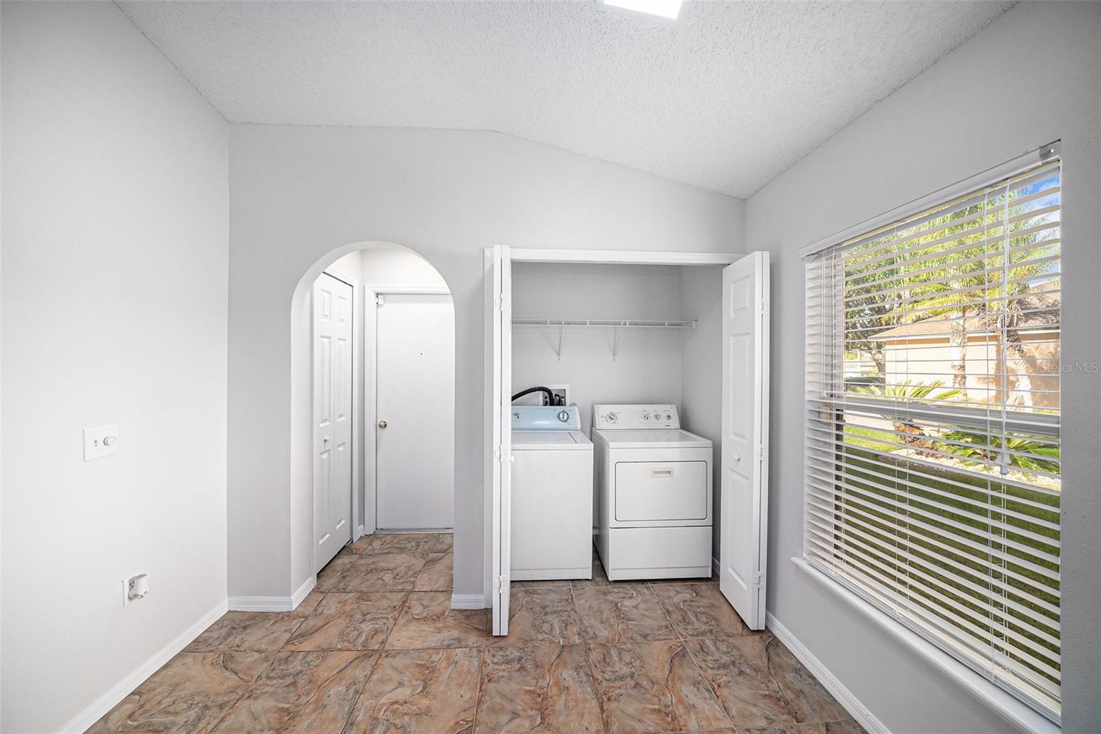 Listing photo id 8 for 5508 Treig Lane