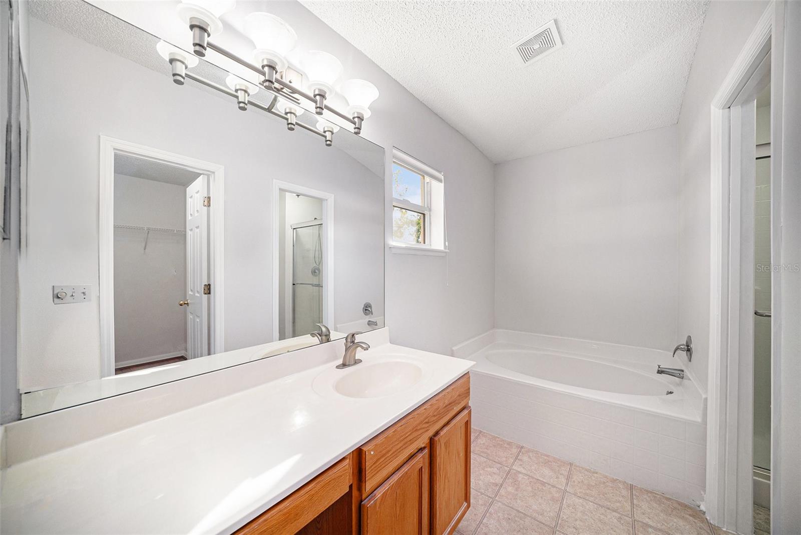 Listing photo id 11 for 5508 Treig Lane