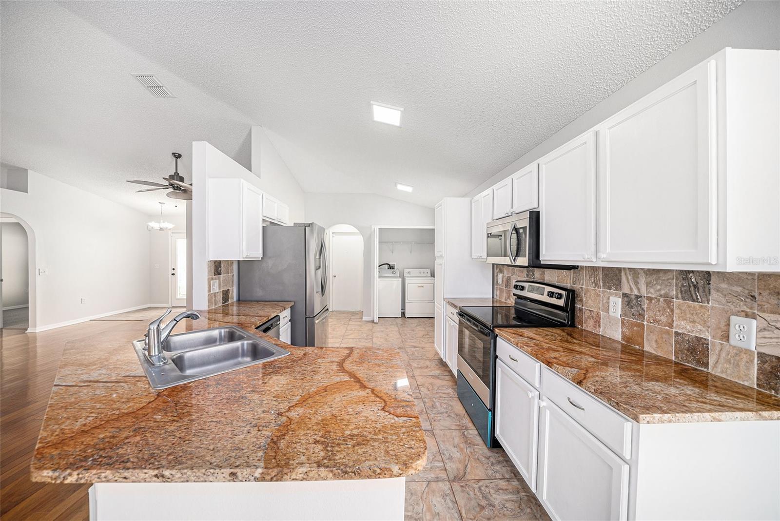 Listing photo id 6 for 5508 Treig Lane