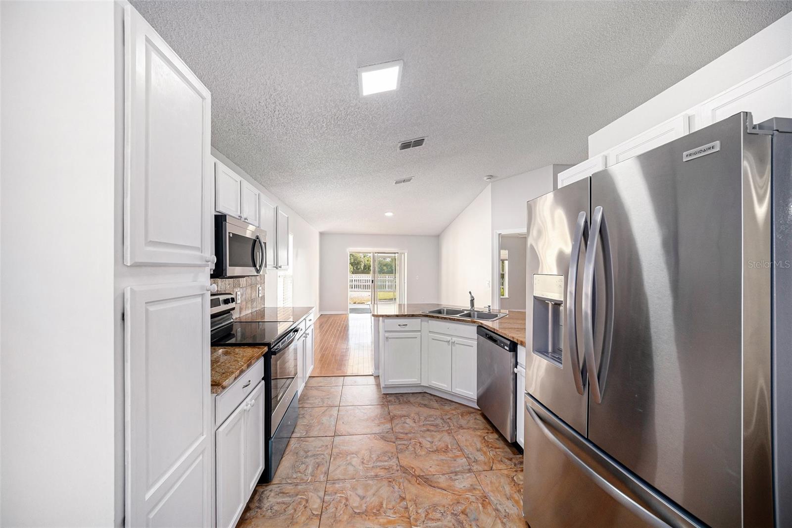 Listing photo id 7 for 5508 Treig Lane