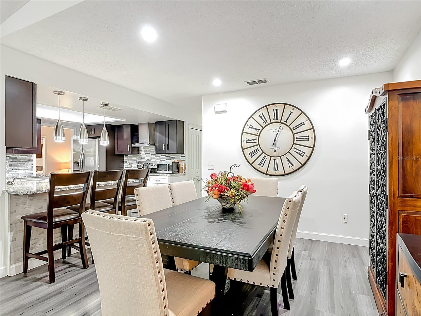 Image 17 of 50 For 560 Saxon Boulevard