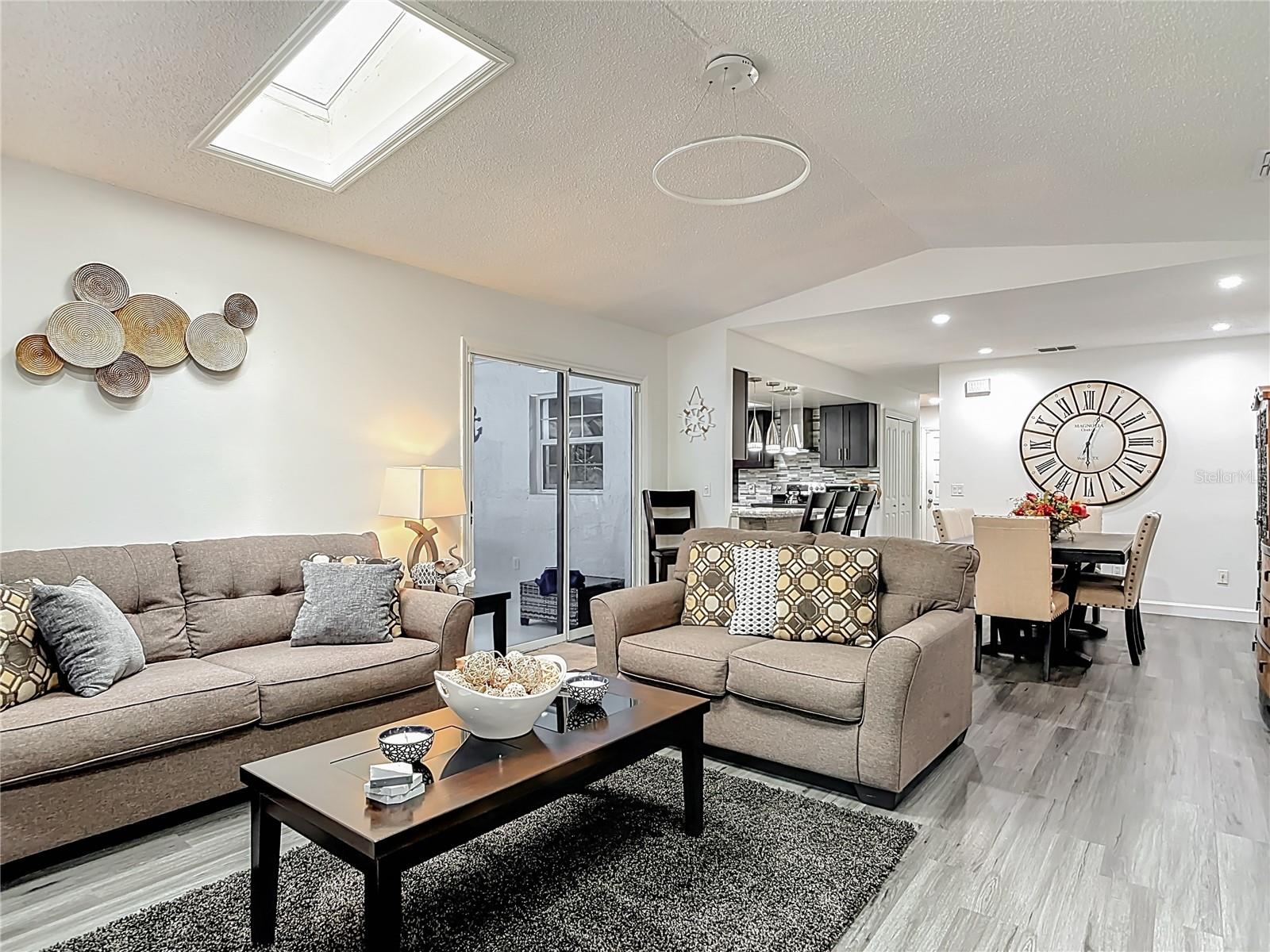 Image 20 of 50 For 560 Saxon Boulevard