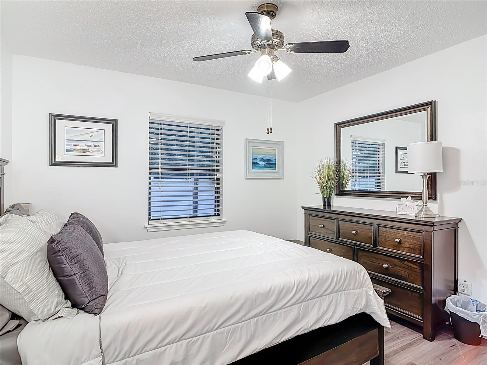 Image 26 of 50 For 560 Saxon Boulevard