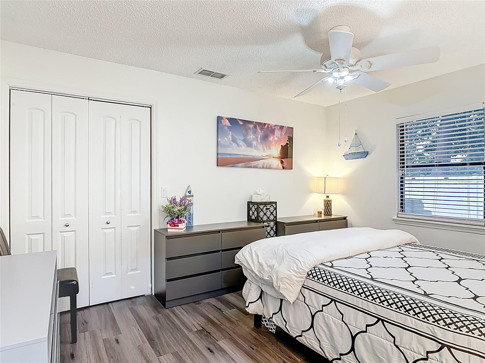 Image 28 of 50 For 560 Saxon Boulevard