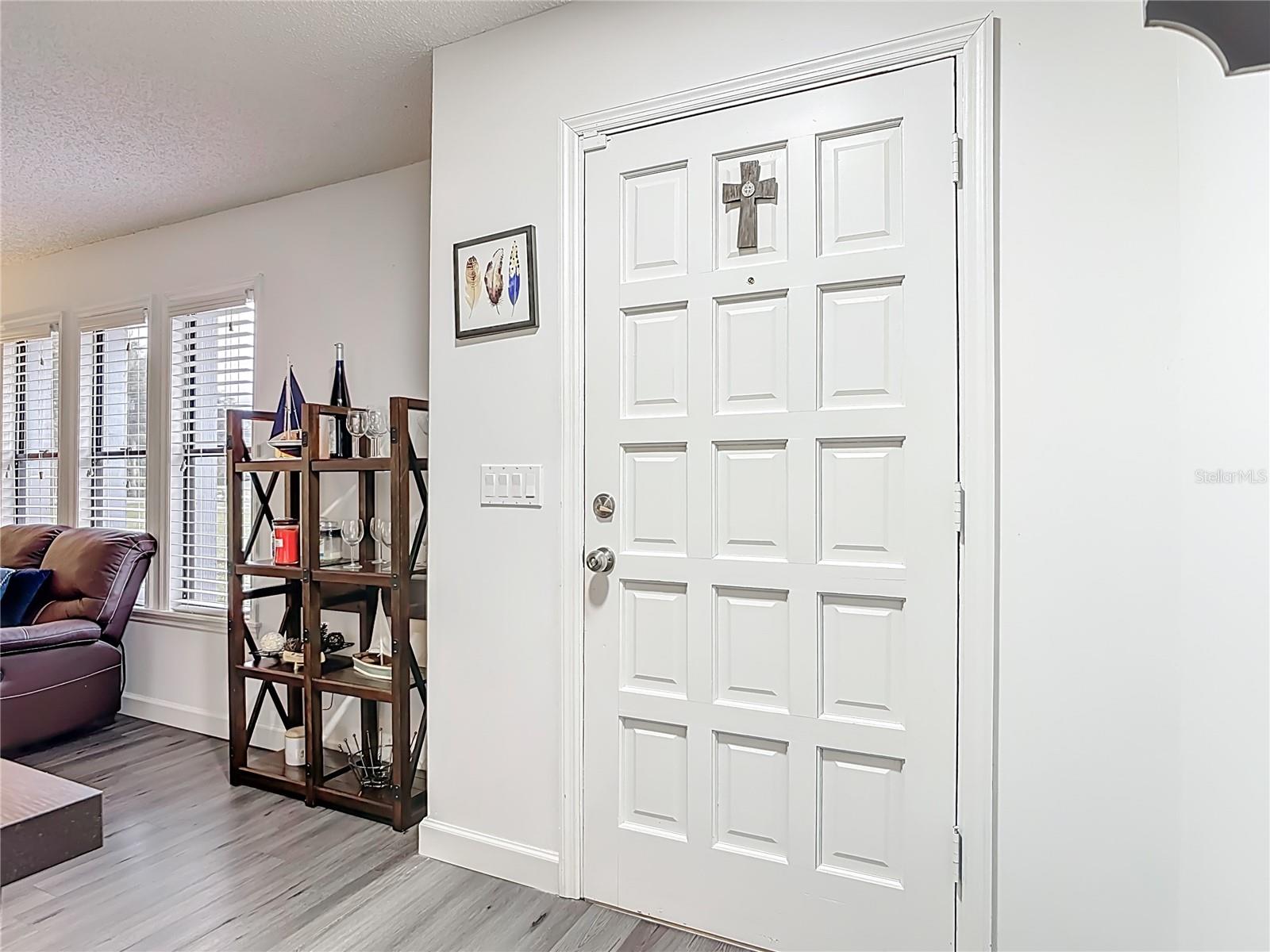 Image 3 of 50 For 560 Saxon Boulevard