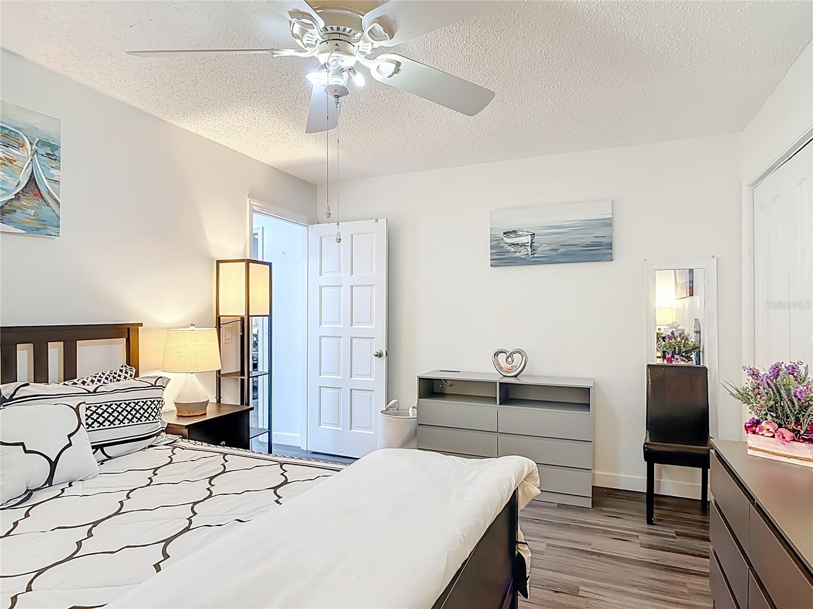 Image 30 of 50 For 560 Saxon Boulevard