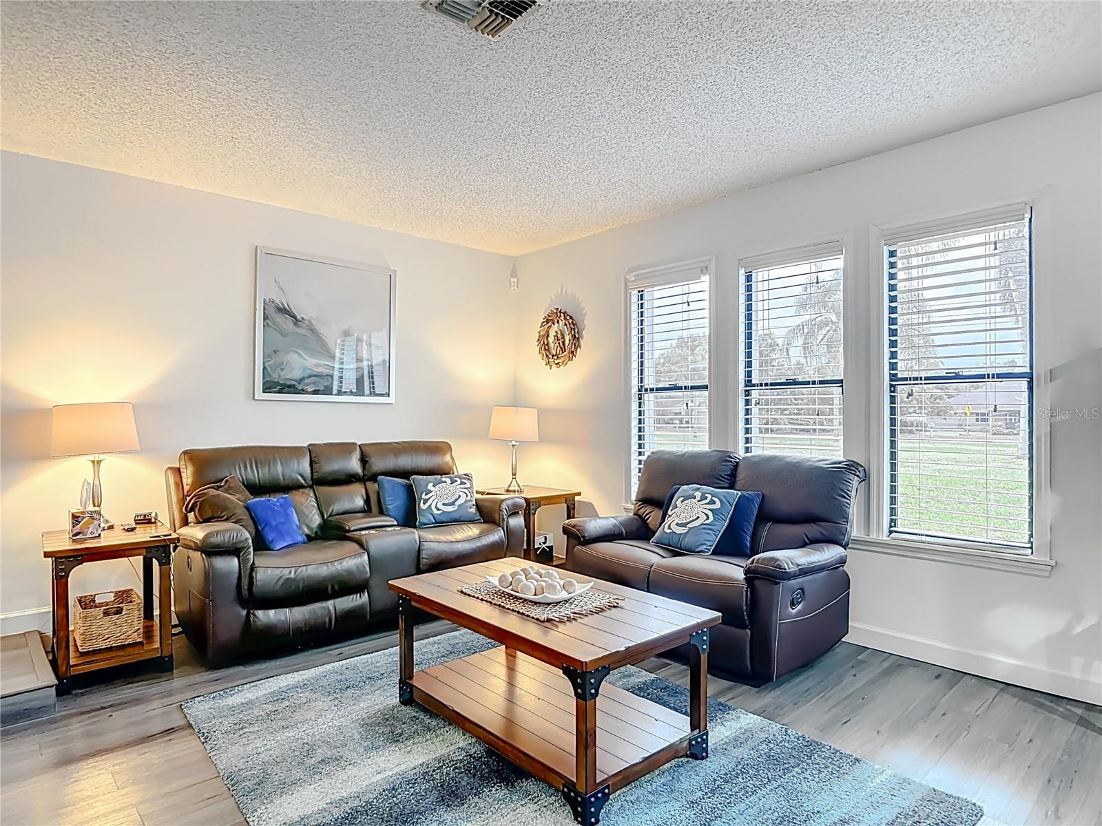 Image 4 of 50 For 560 Saxon Boulevard