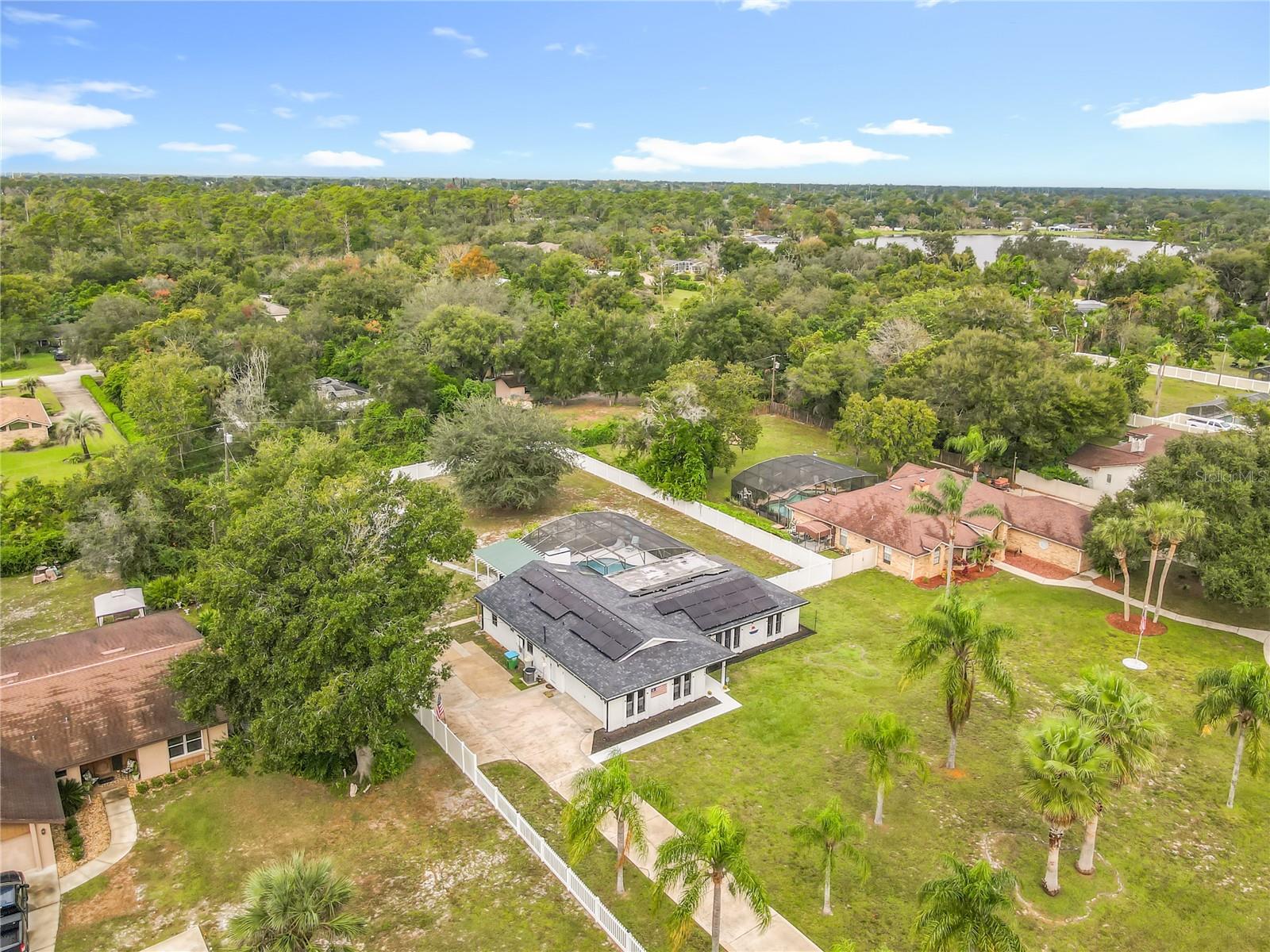 Image 47 of 50 For 560 Saxon Boulevard