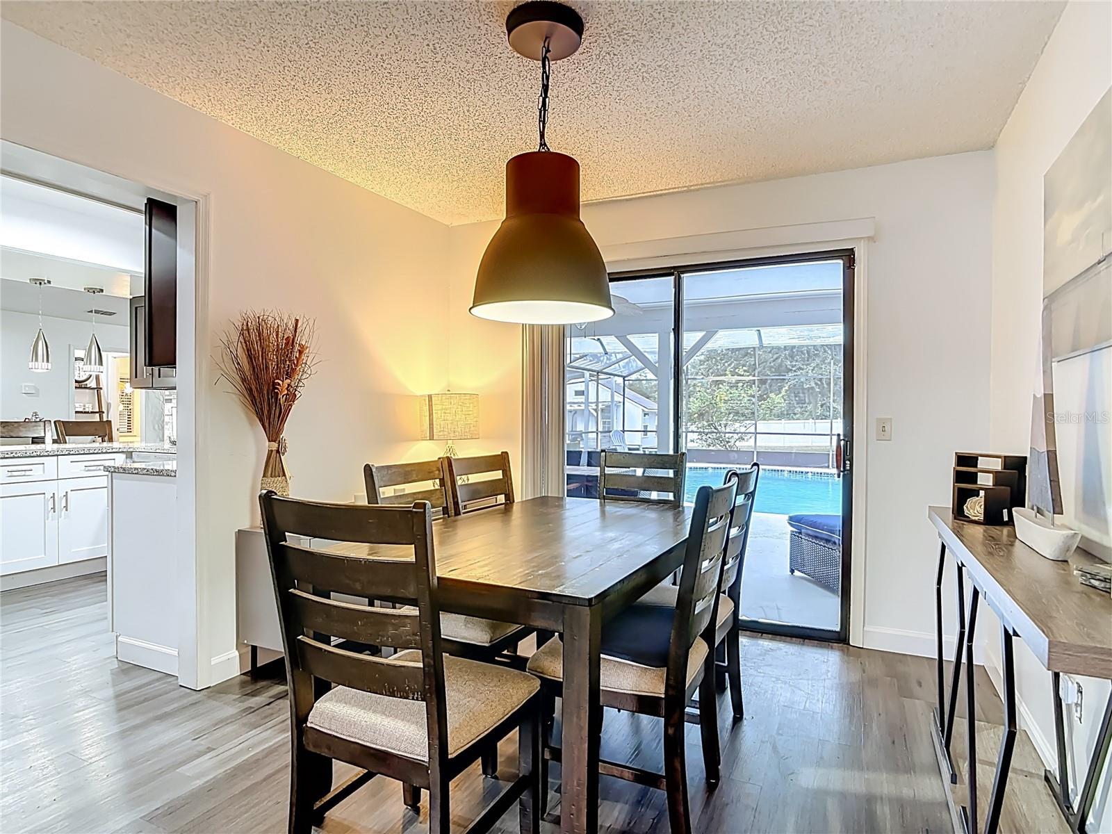 Image 7 of 50 For 560 Saxon Boulevard