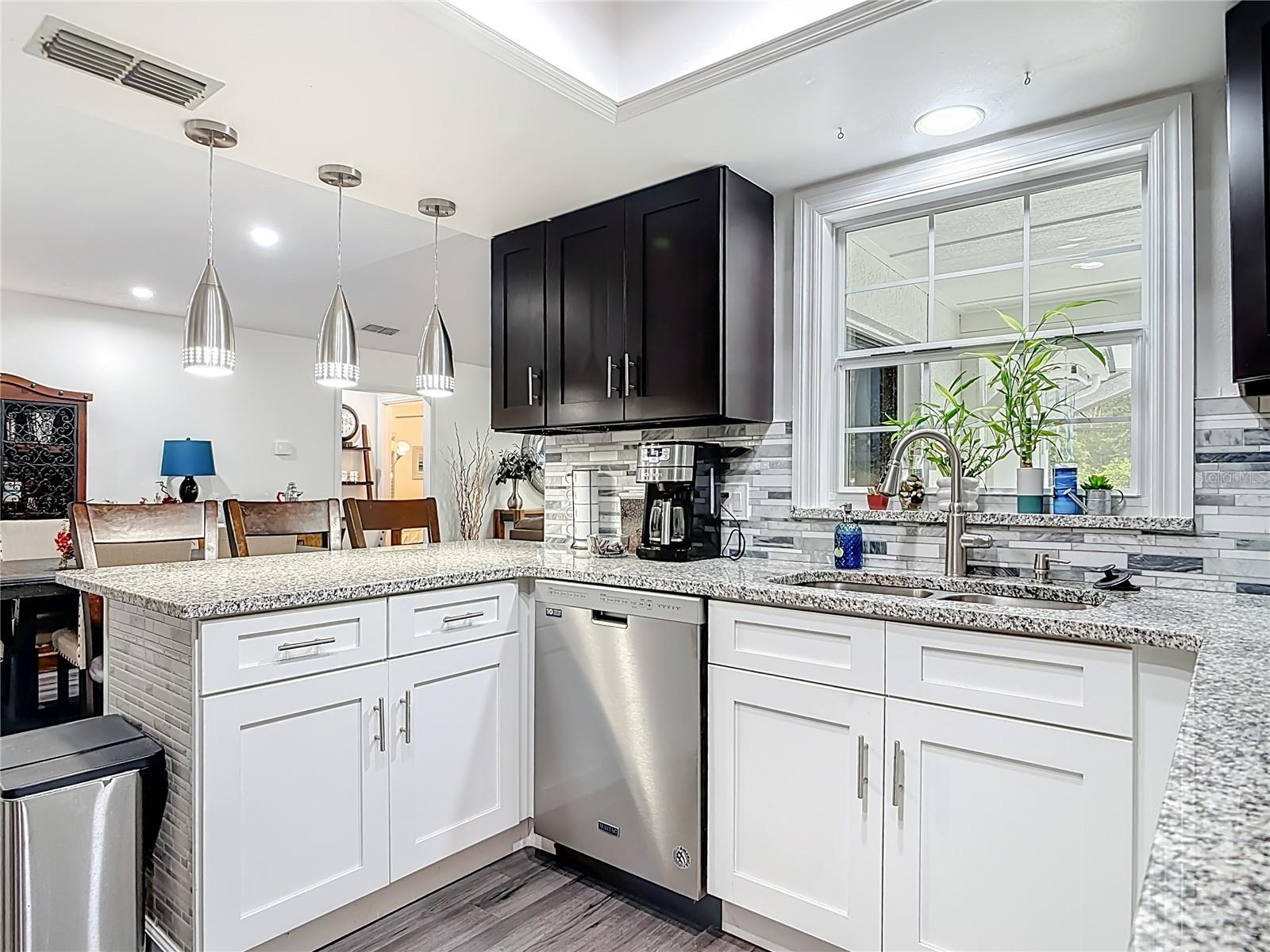 Image 8 of 50 For 560 Saxon Boulevard