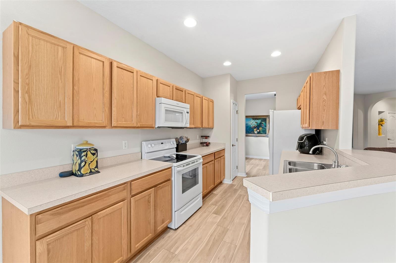 Image 14 of 36 For 1035 Venetian Drive 105