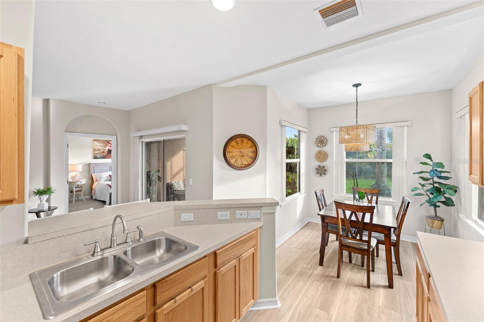 Image 15 of 36 For 1035 Venetian Drive 105