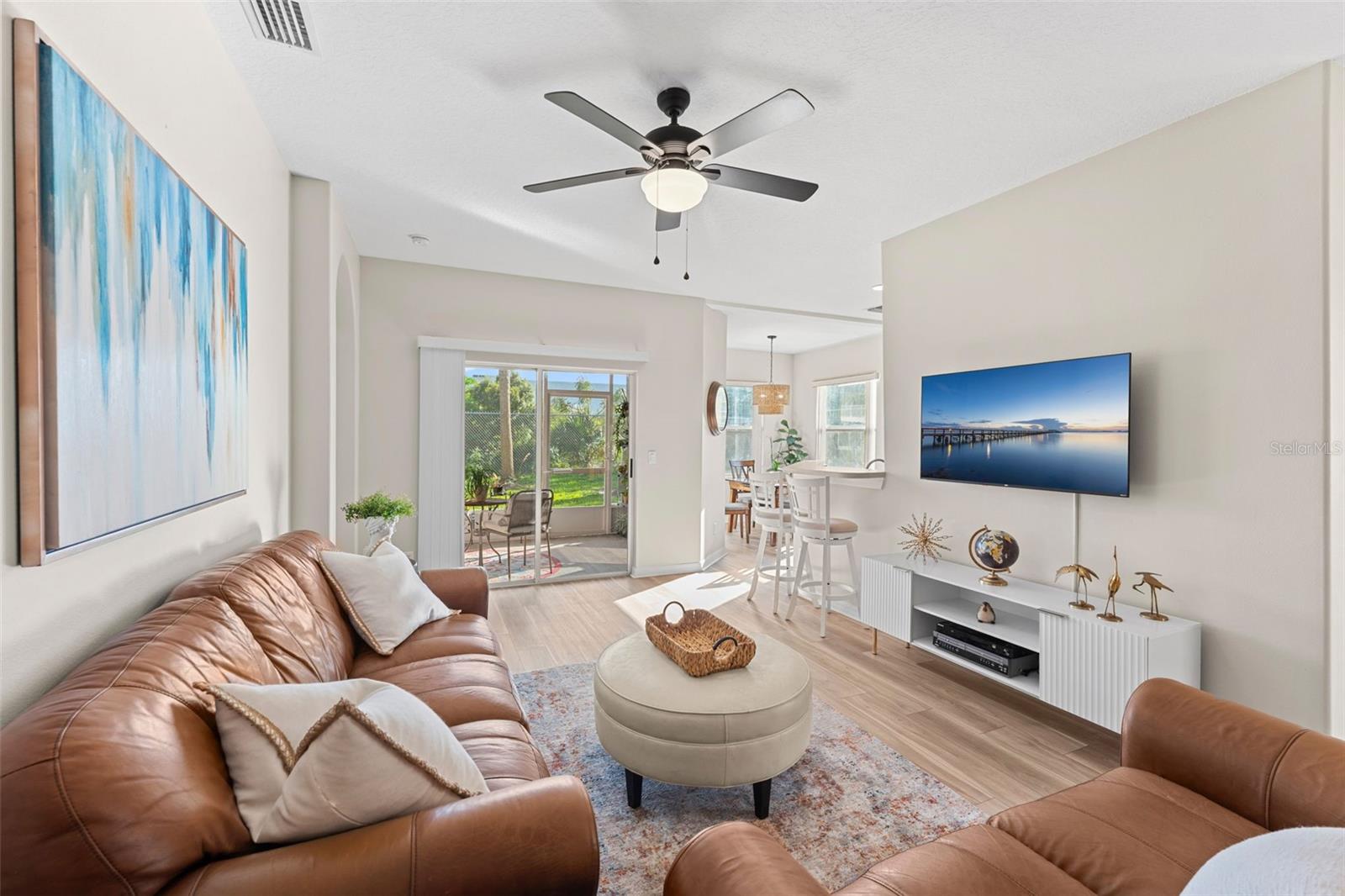 Image 6 of 36 For 1035 Venetian Drive 105