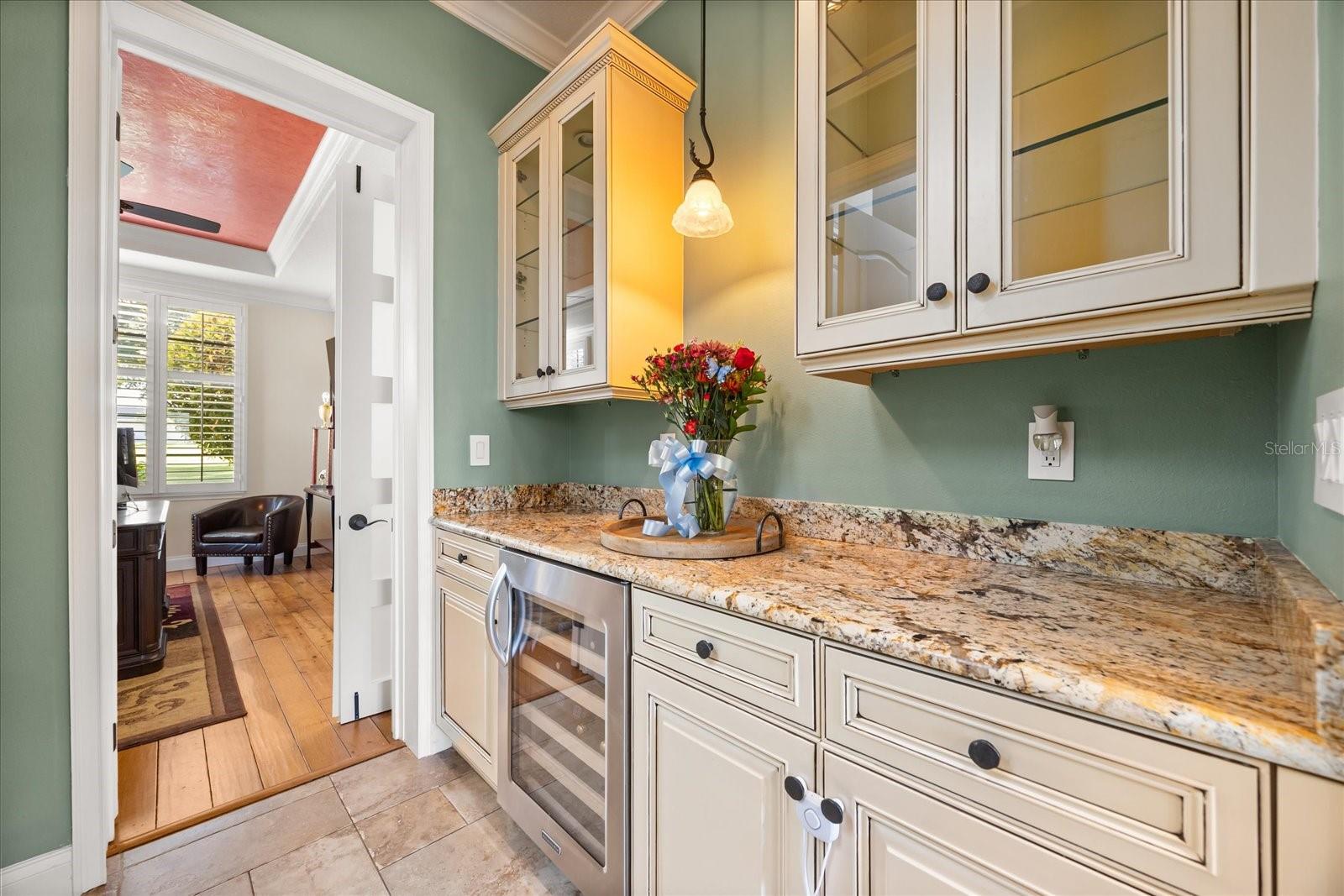 Image 8 of 67 For 1749 Lake Terrace Drive