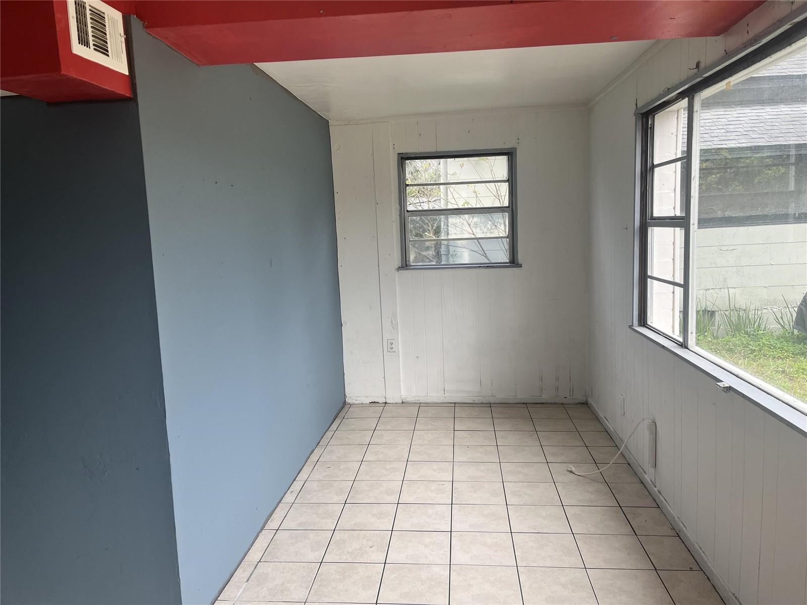 Image 10 of 11 For 124 Daytona Avenue 1